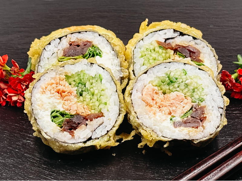 Futomaki tempura łososiem