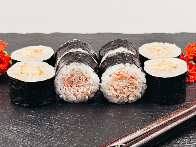 Hosomaki z łososiem grill