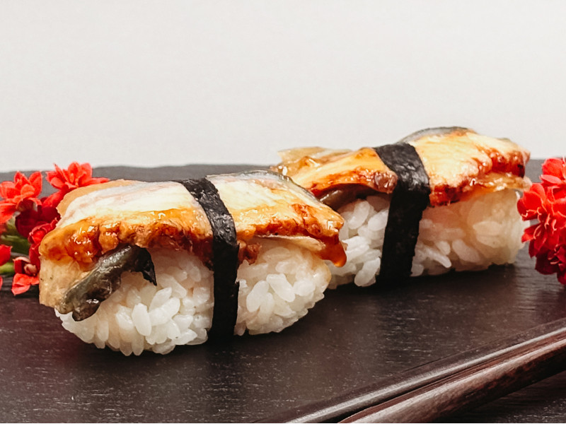 Nigiri z węgorzem