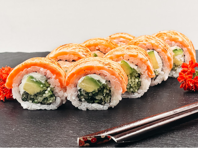 Uramaki Opalony dragon (8 szt)
